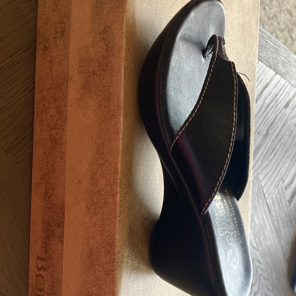Callisto Black Leather Thong Flatform Sandal with Contrast Stitching - Picture 3 of 5